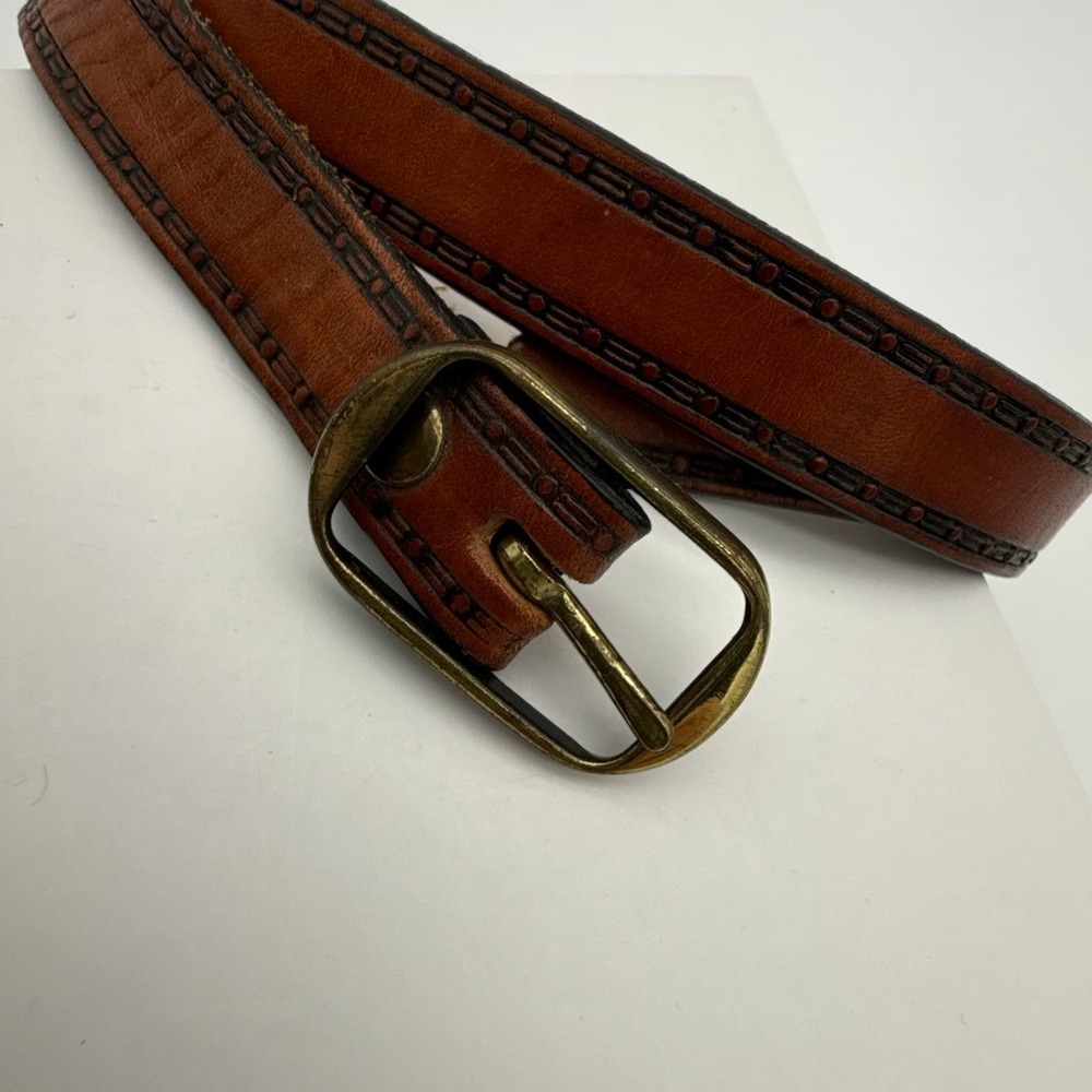 Vintage Hand‎ Rubbed Cowhide Leather Belt Brown Embossed Made in USA 30 6103